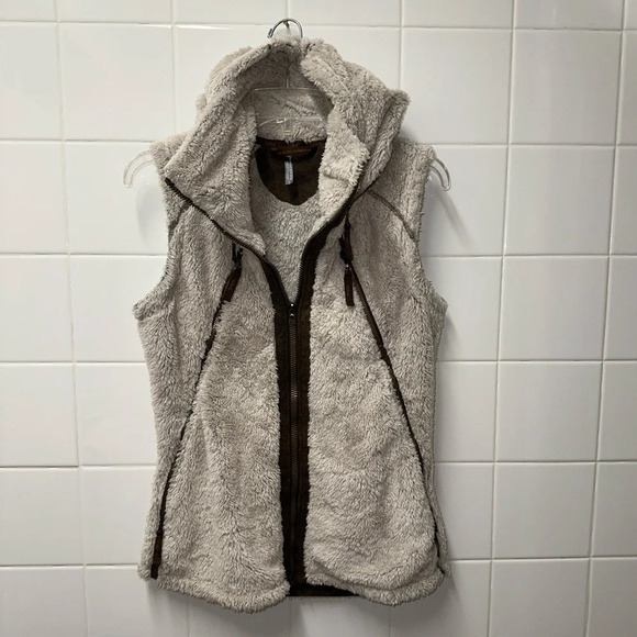 Kuhl Jackets & Blazers - KUHL born in the mountains women’s‎ fur vest Small